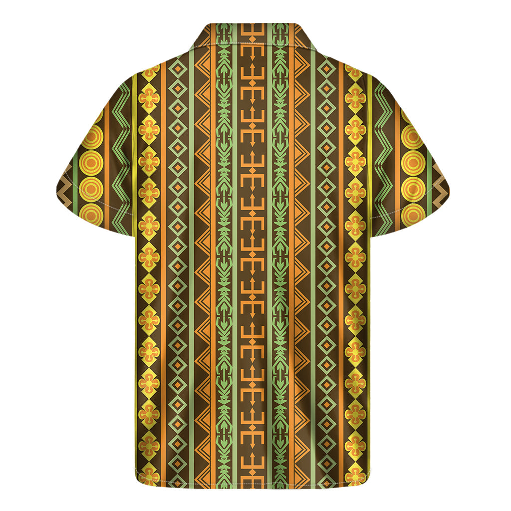 Tropical Vibes: Men's Hawaiian Short Sleeve Shirt with African Tribal Inspired Pattern - 2