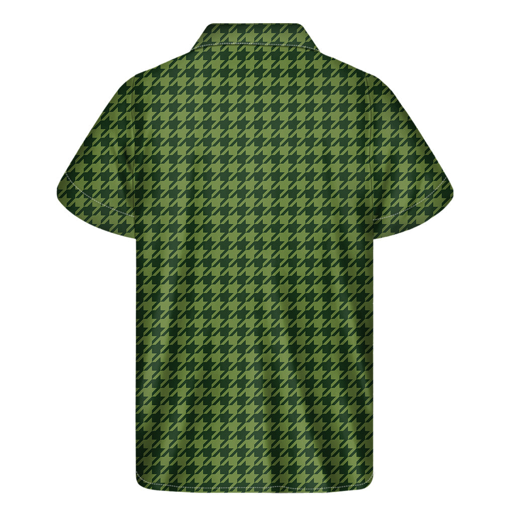Hawaiian Vibes: Deep Green Houndstooth Pattern Men's Short Sleeve Shirt - 2