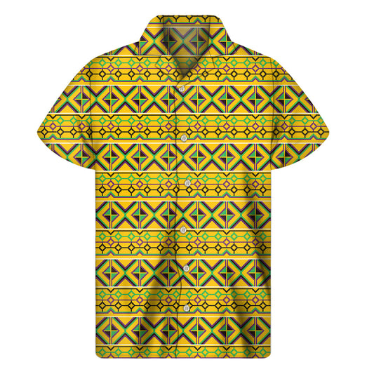 Island Vibes: Hawaiian Patterned Short Sleeve Shirt - 1